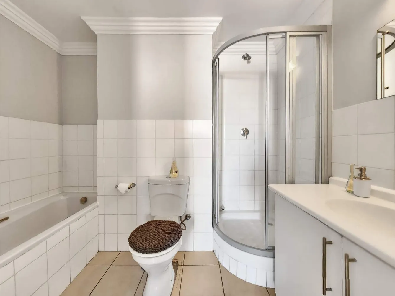 Modern Apartment - Bathroom